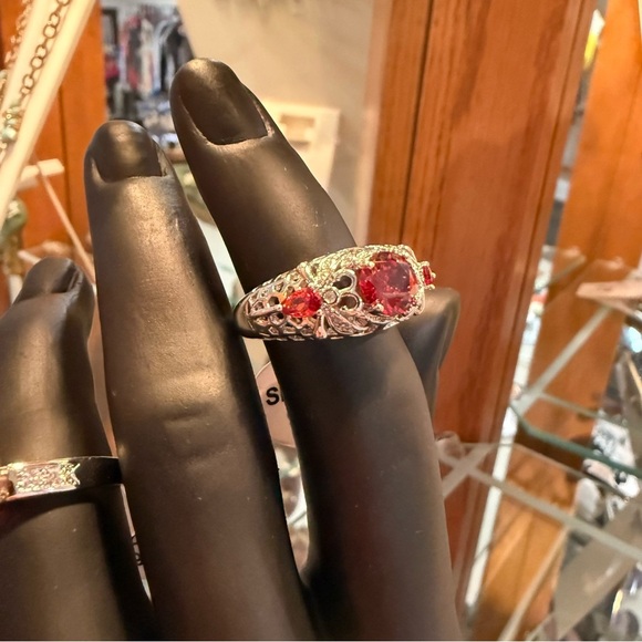 Elegant Silver and Red Gemstone Ring size 9 intricate design 3 stones - Picture 3 of 6